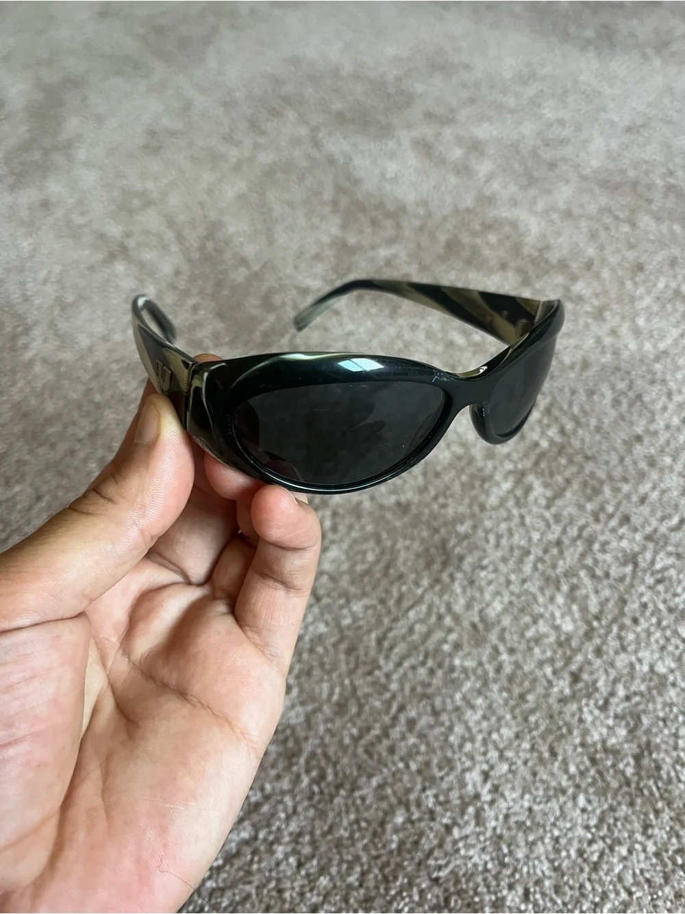 VTG 00’s / Y2K Unofficial Eyewear Wrap Around Women’s Sunglasses